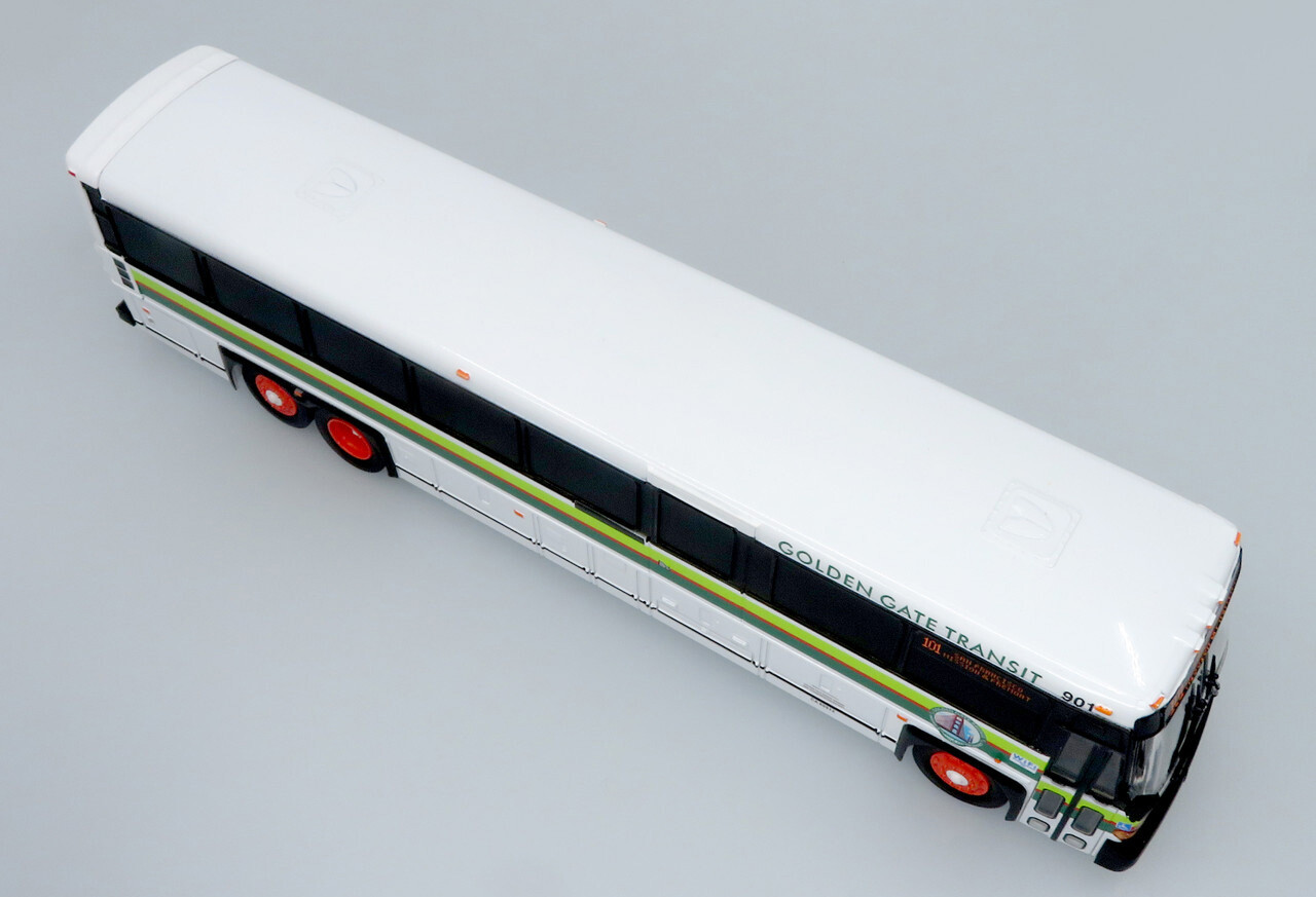 MCI D4500CT Coach Bus Golden Gate Transit-Calif. 1:50 Scale Iconic Replicas ABS