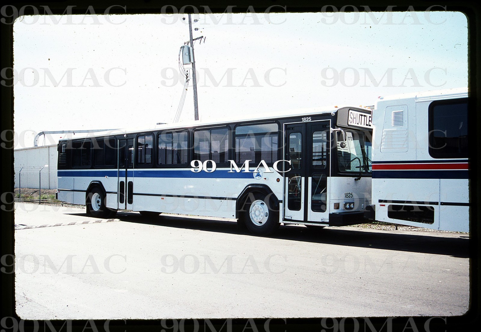 GILLIG BUS FACTORY. Hayward (CA). Original Slide 1989. MSP Airport Shuttle.