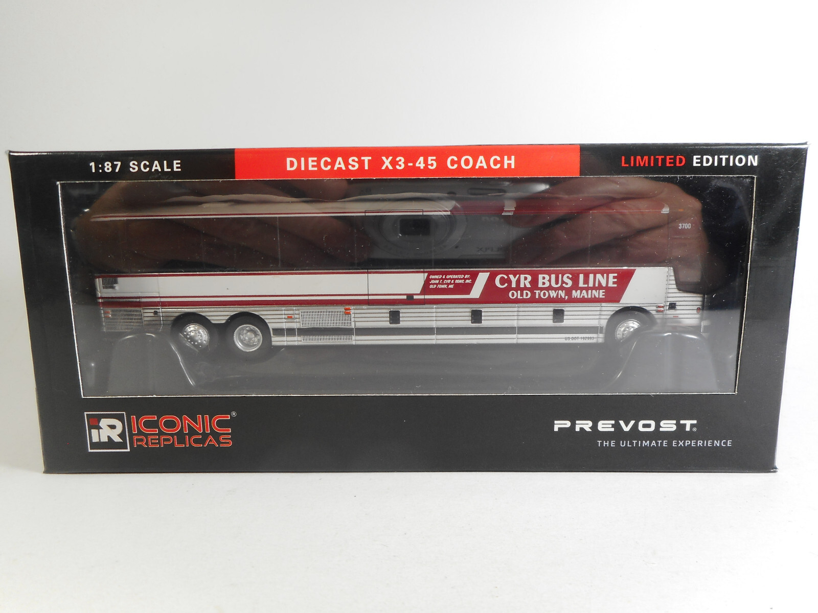 Iconic Replicas 1:87 Prevost X3-45 Bus Cyr Bus Line USA