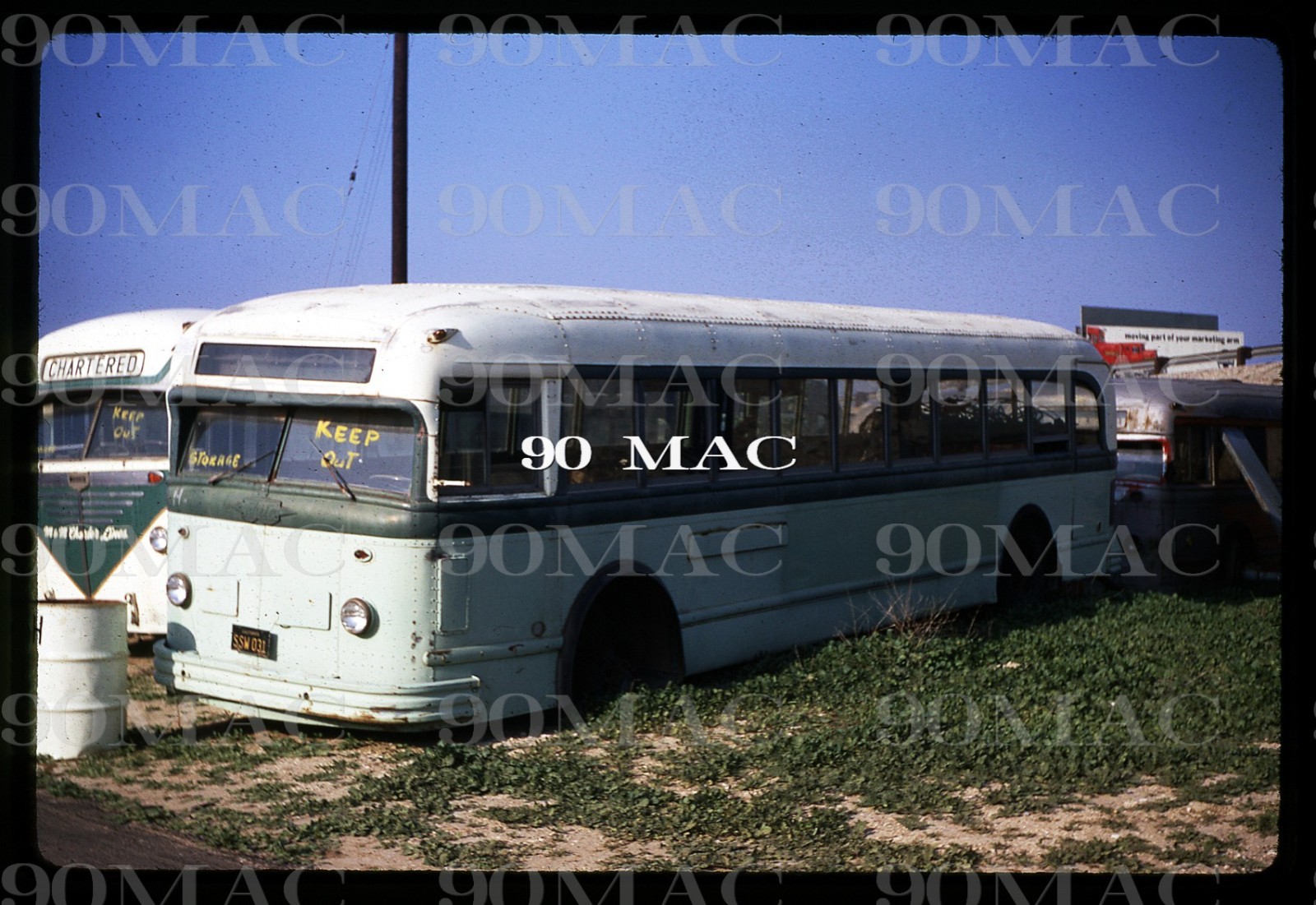 JARRETT’S BUS SALES LOT. Carson (CA). 6 Original Slides 1969.