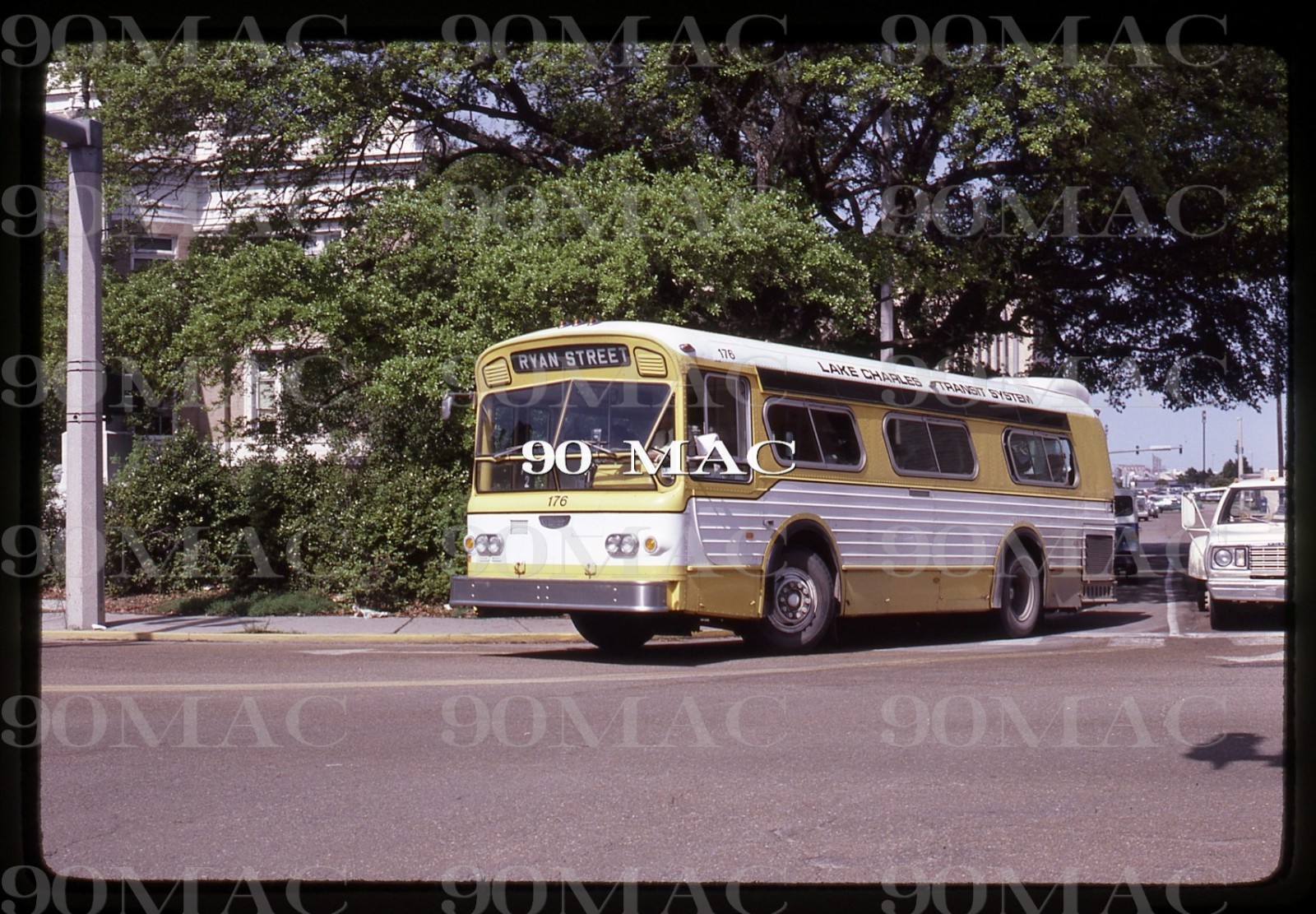 LAKE CHARLES TRANSIT. FLXIBLE BUS #176. Lake Charles (LA). Original Slide 1980-A
