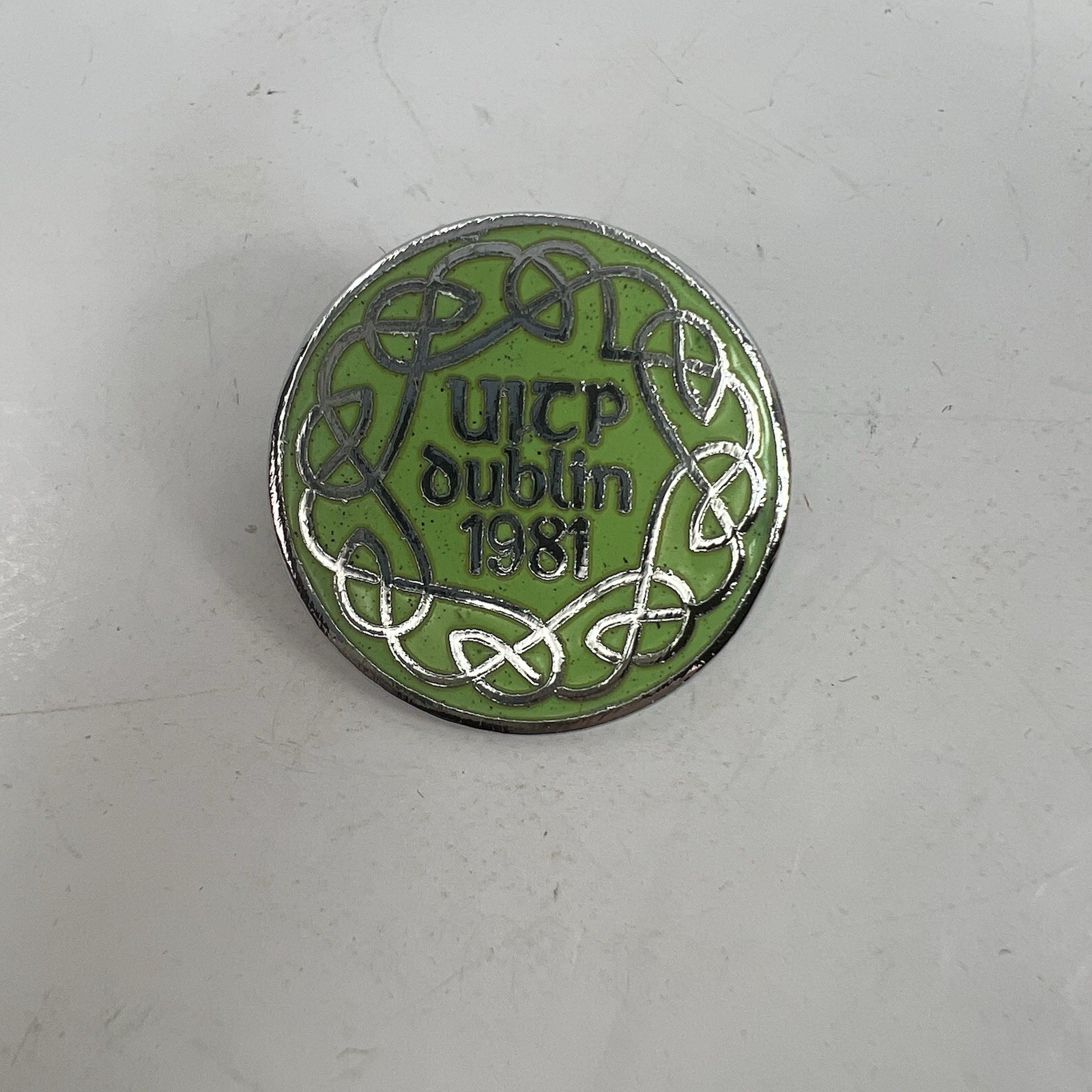 Unbranded UITP Dublin 1981 Pin Unisex OS Green Excellent Celtic Knot Enamel 80s