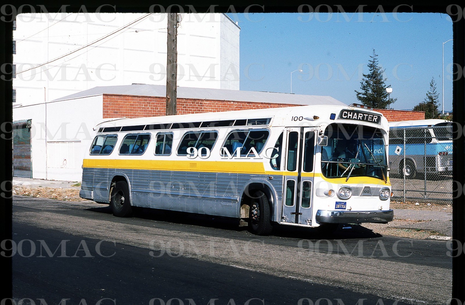 EASTSHORE LINES. GM COACH BUS #100. SFO (CA). Original Slide 1987.