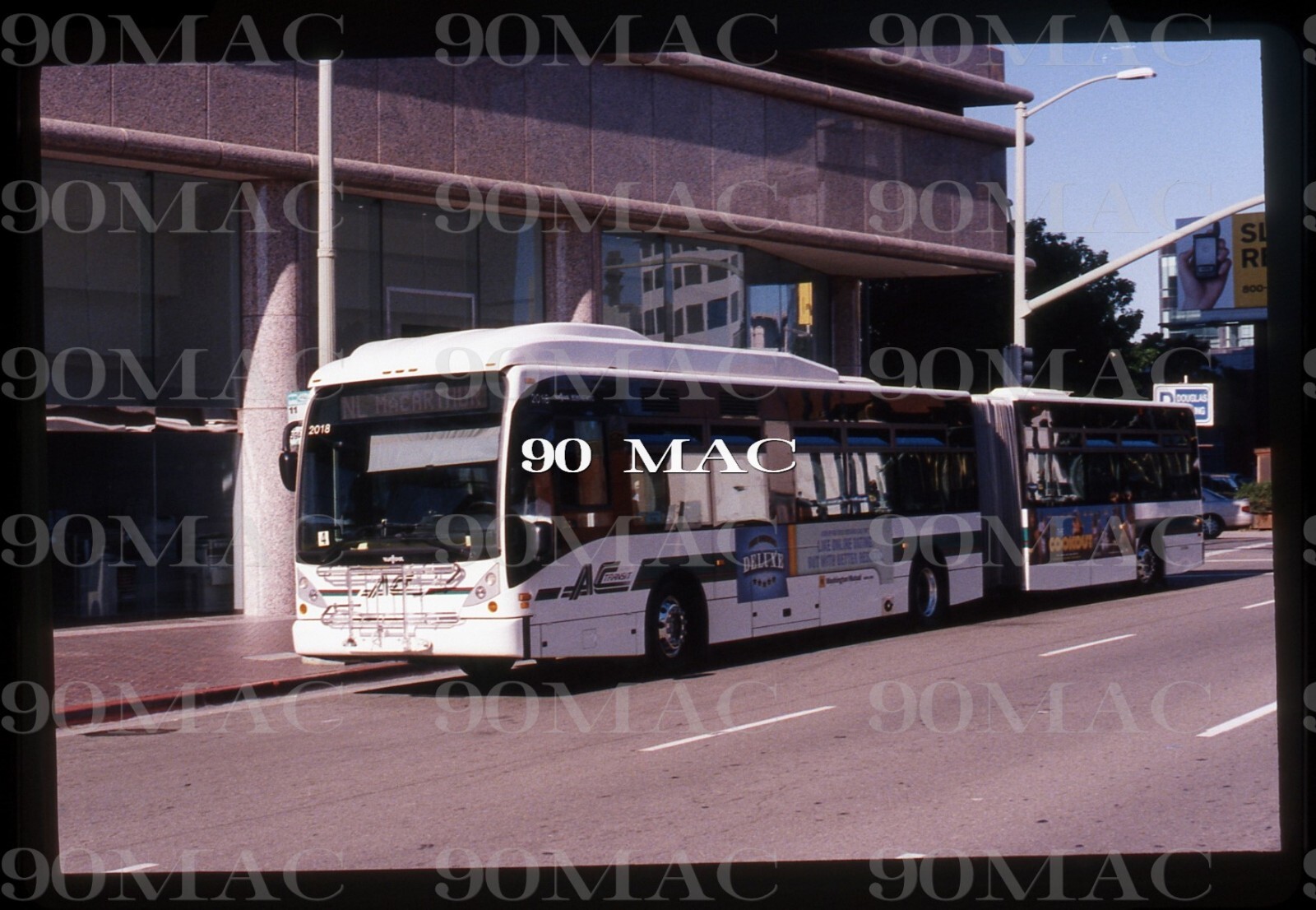 AC TRANSIT-ACT. VANHOOL BUS #2018. Oakland (CA). Original Slide 2005.