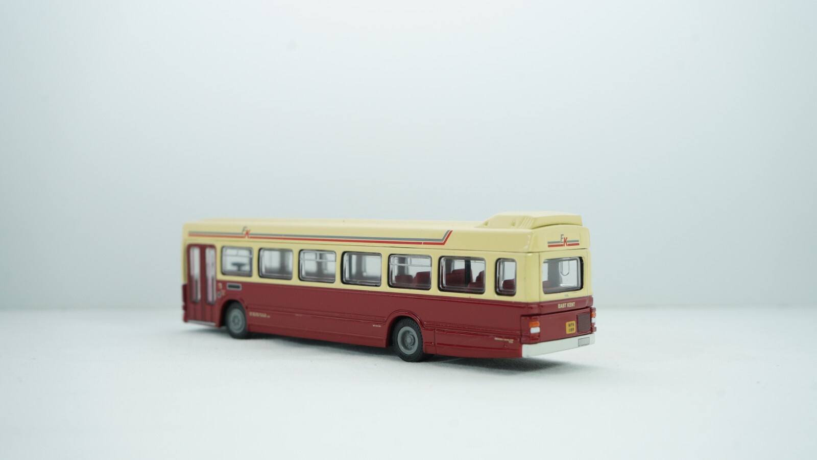 EFE Gilbow 1/76 Scale Leyland National East Kent EK Dover Bus No Box B12