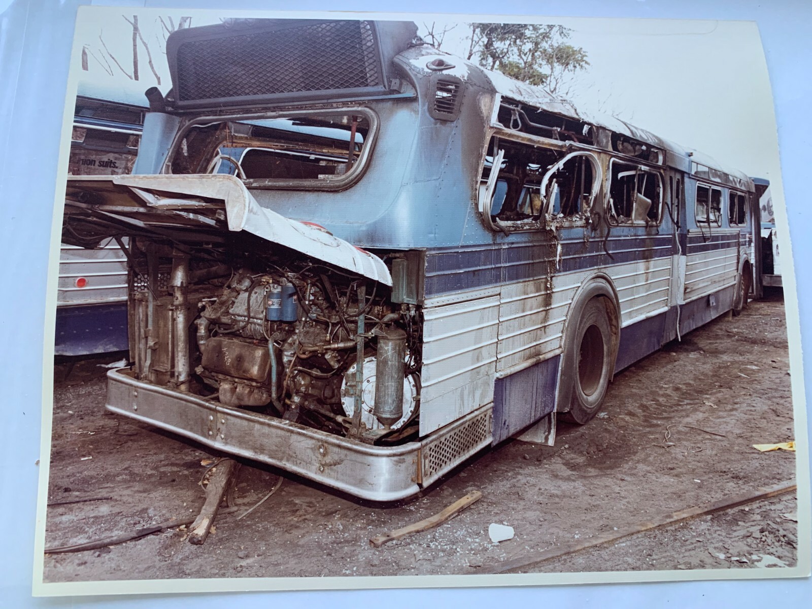 8X10 NY NYC BUS 1980 COLOR PHOTOGRAPH FIRE DAMAGE INSPECTION IN YARD COLLECTIBLE