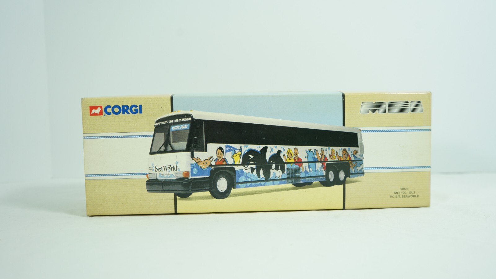 Corgi 1/50 Diecast MCI 102 DL3 Seaworld PCST Coach Bus Item 98652 NEW F1D