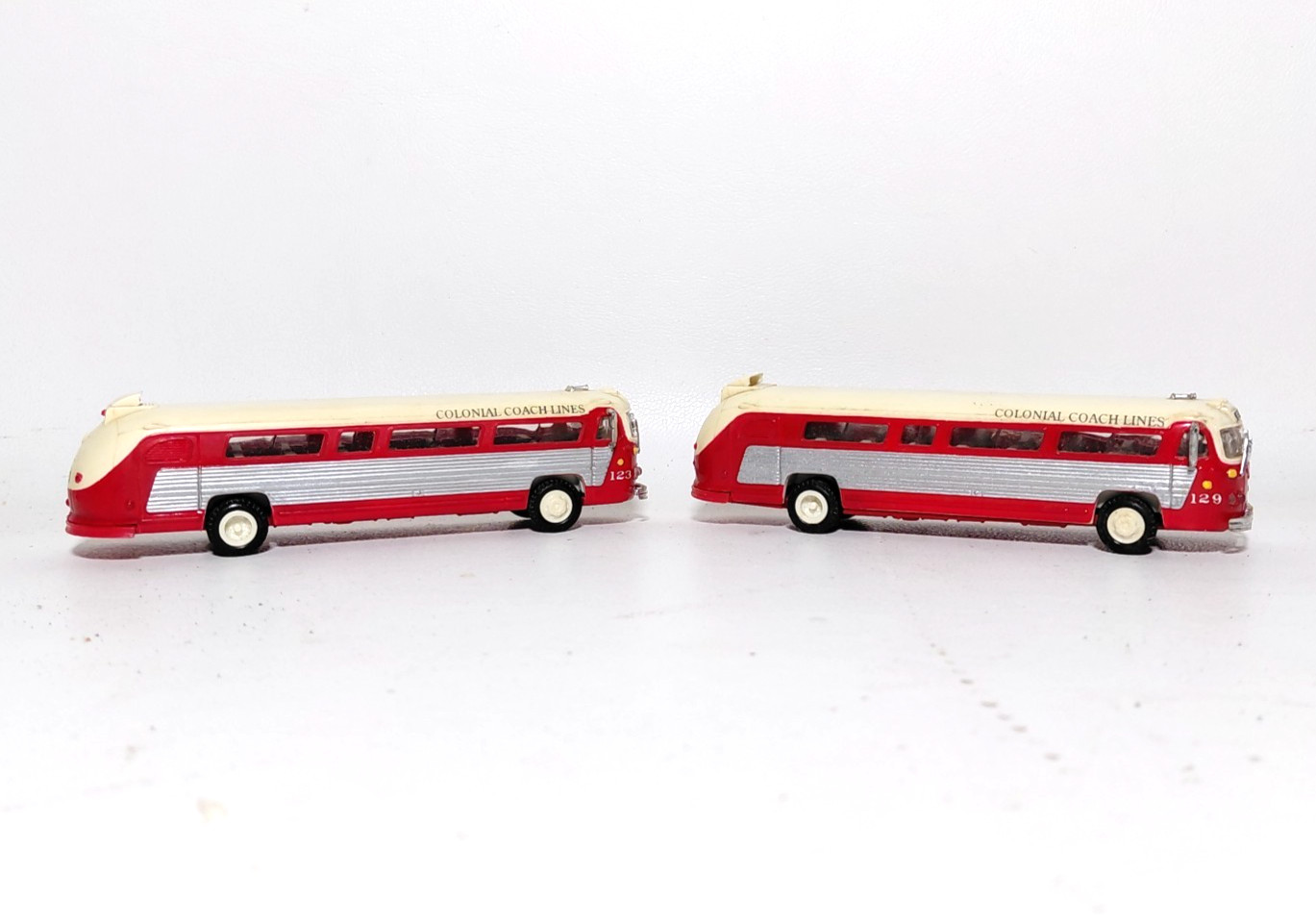 Colonial Coach Lines HO Scale Diecast Model Bus Lot 1:87 Utica Express 123 129