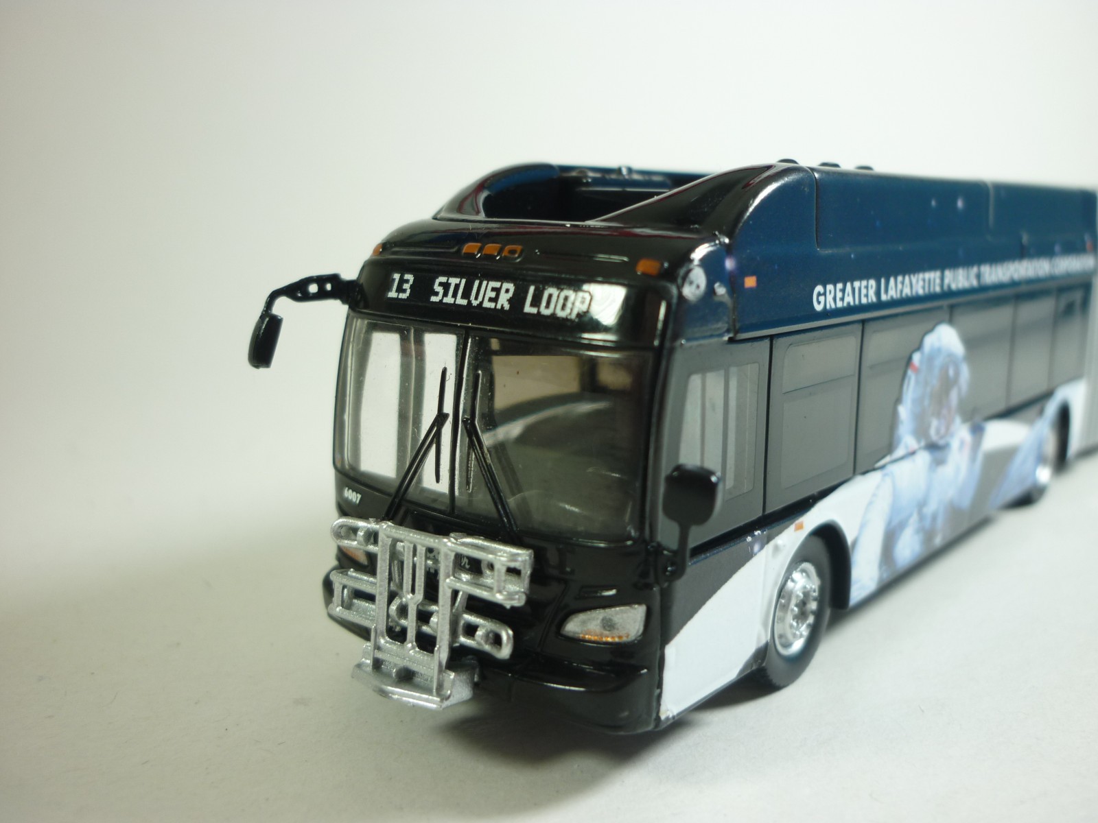 Iconic Replicas 1:87 New Flyer XN60 Articulated Bus Lafayette Indiana USA