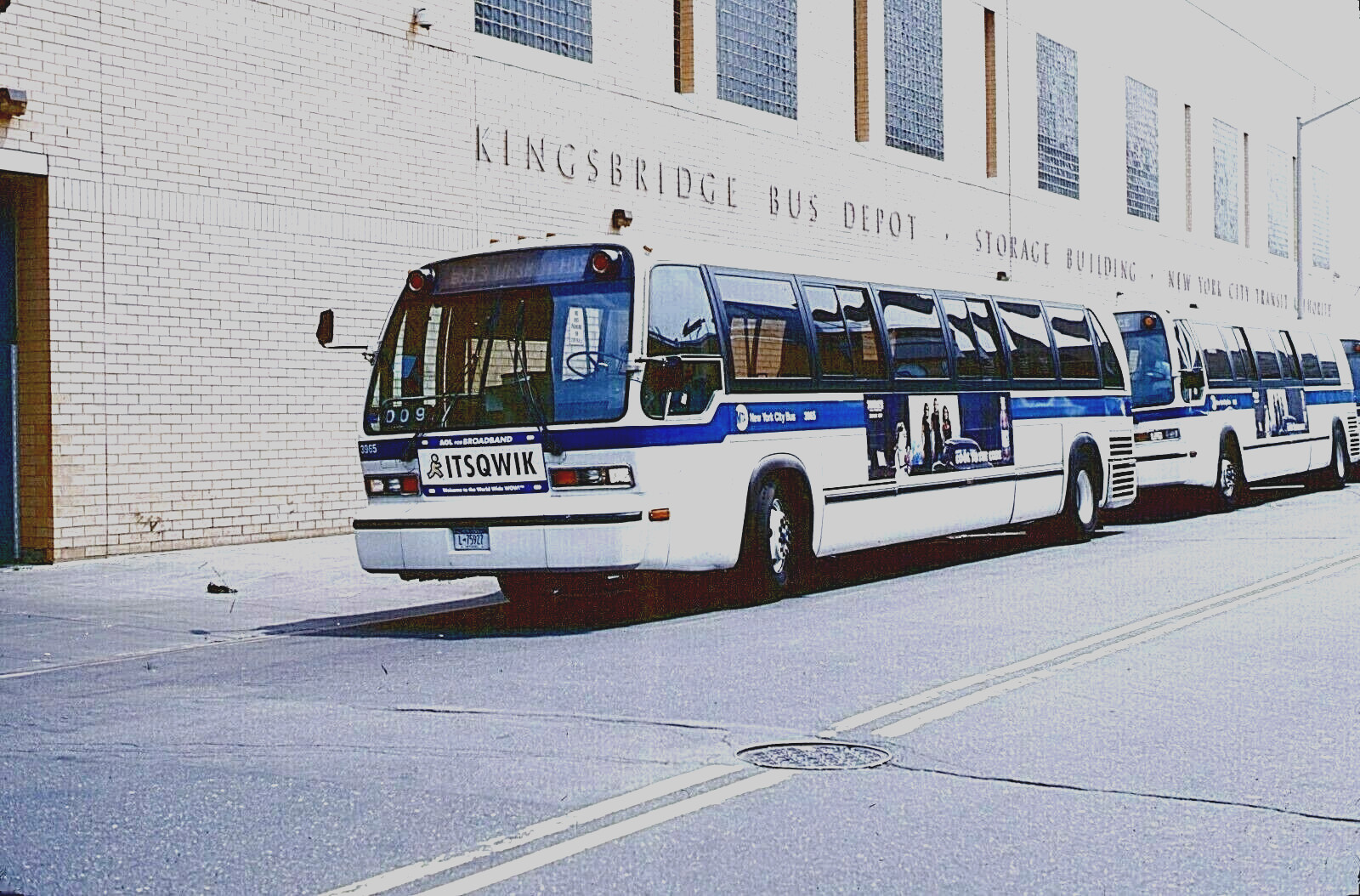 ORIGINAL KODACHROME SLIDE NYC BUS 1985 GM RTS 3965 9 AV-W 216 KINGSBRIDGE 7/1/03