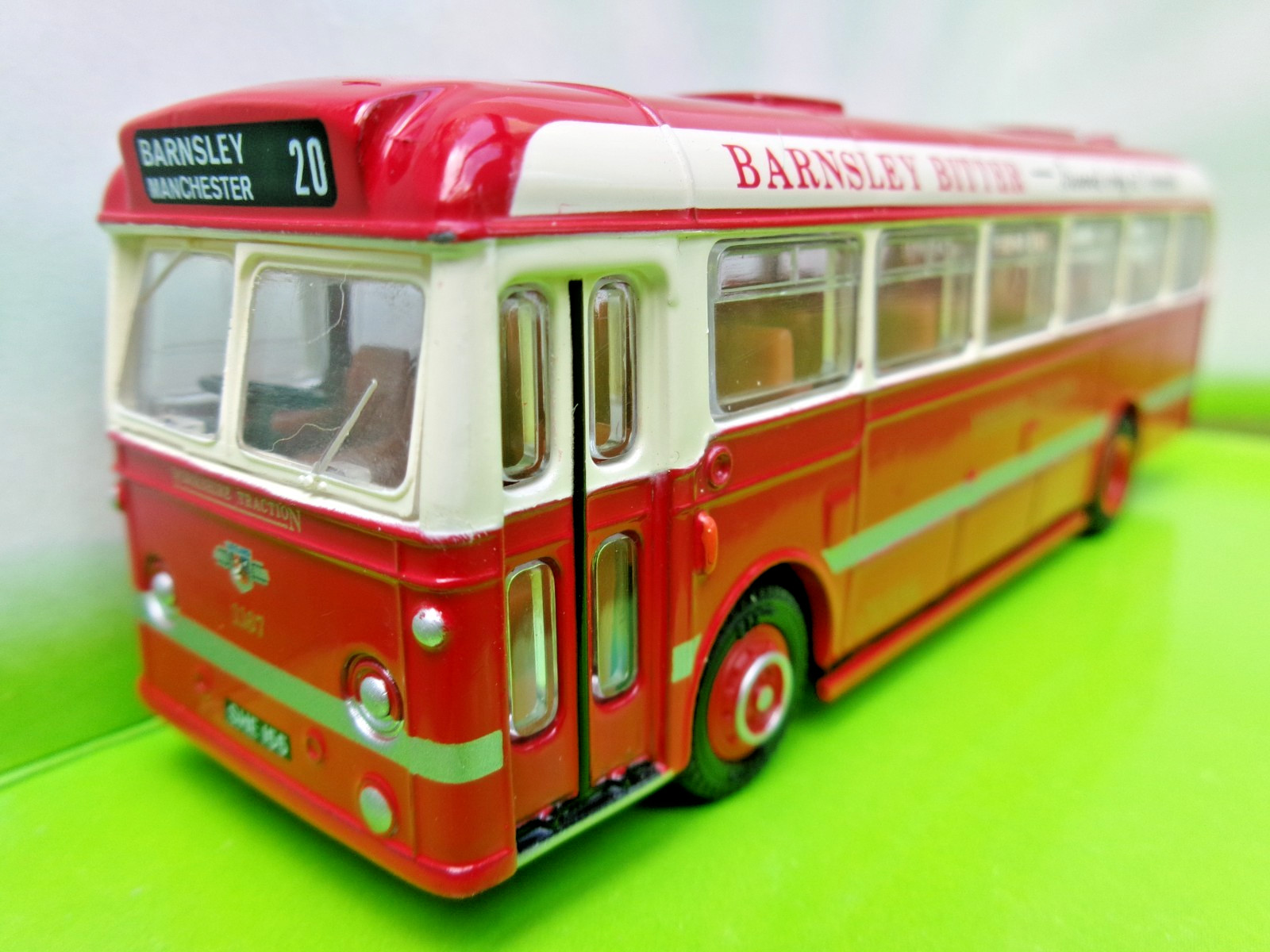 EFE Gilbow Leyland BET Yorkshire . . 1/76 . . OO Ga . . Die-cast Bus . . NIB