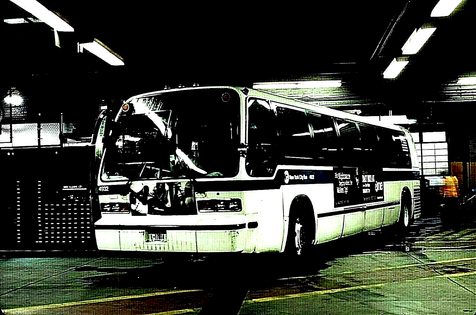 ORIGINAL KODACHROME SLIDE NYC BUS 1998 NOVA-RTS #4932 JAMAICA DEPOT MAR 29, 2008