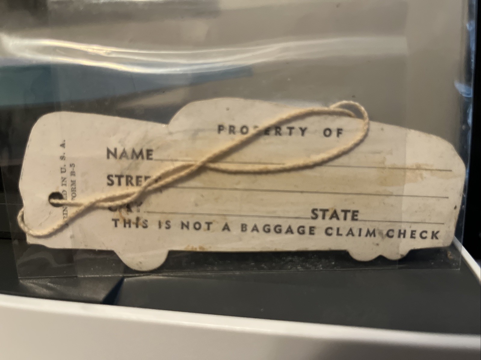 VINTAGE ***GREYHOUND LINES*** LUGGAGE TAG WITH EARLY BUS IMAGE! RARE!