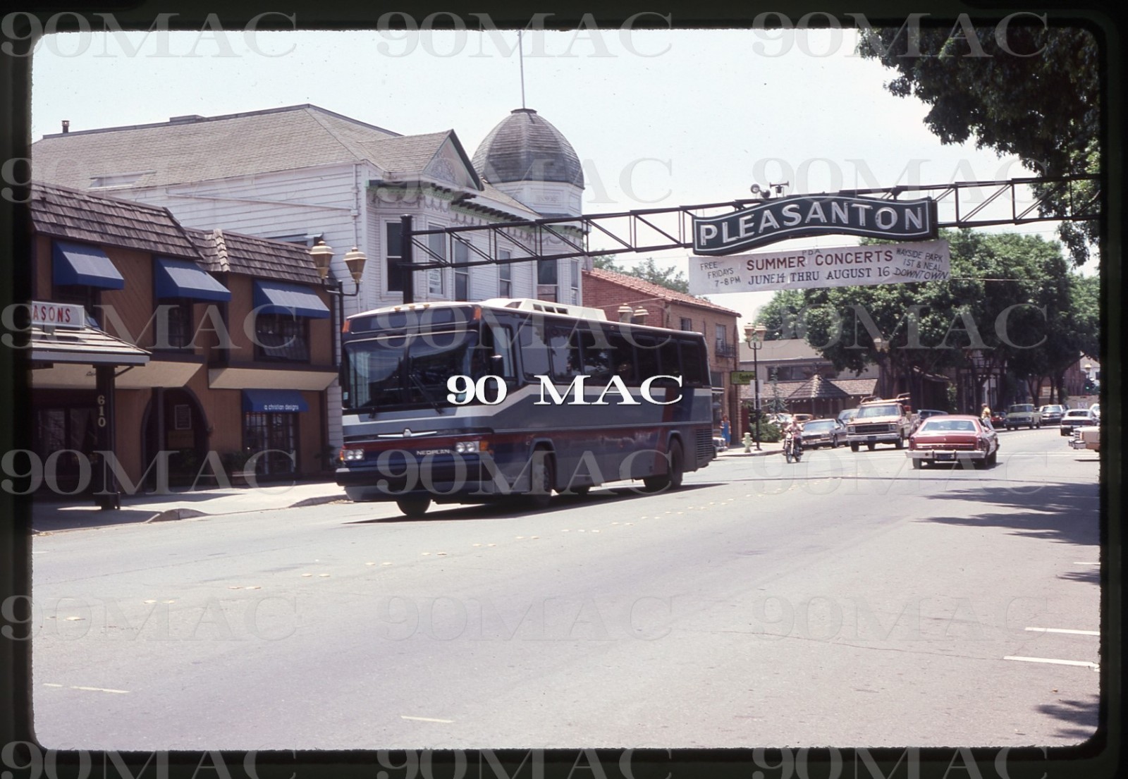 HACIENDA COACHES. NEOPLAN COACH. Pleasanton (CA). Original Slide 1985. (F)