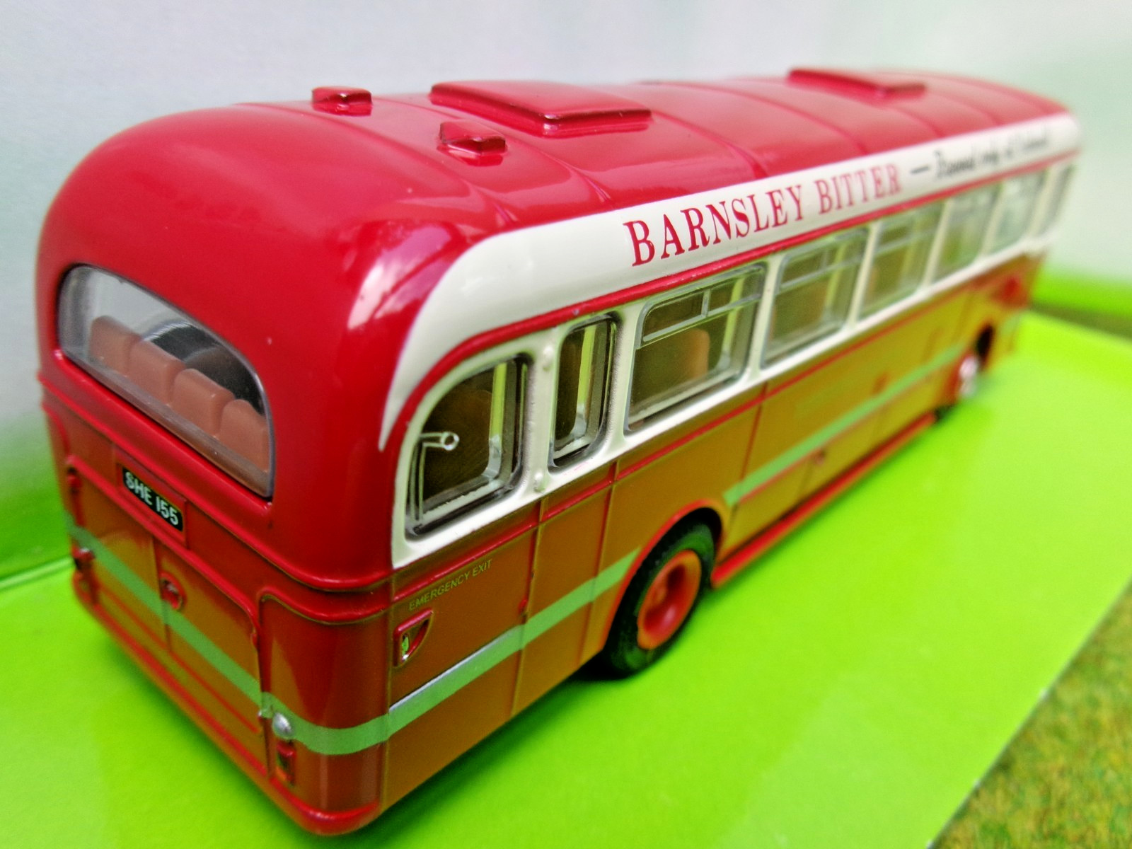 EFE Gilbow Leyland BET Yorkshire . . 1/76 . . OO Ga . . Die-cast Bus . . NIB