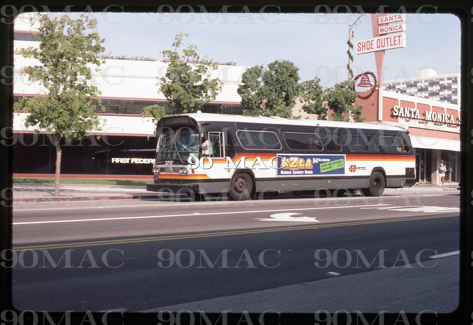 RTD-SCRTD. GM COACH BUS #3212. Santa Monica (CA). Original Slide 1984.