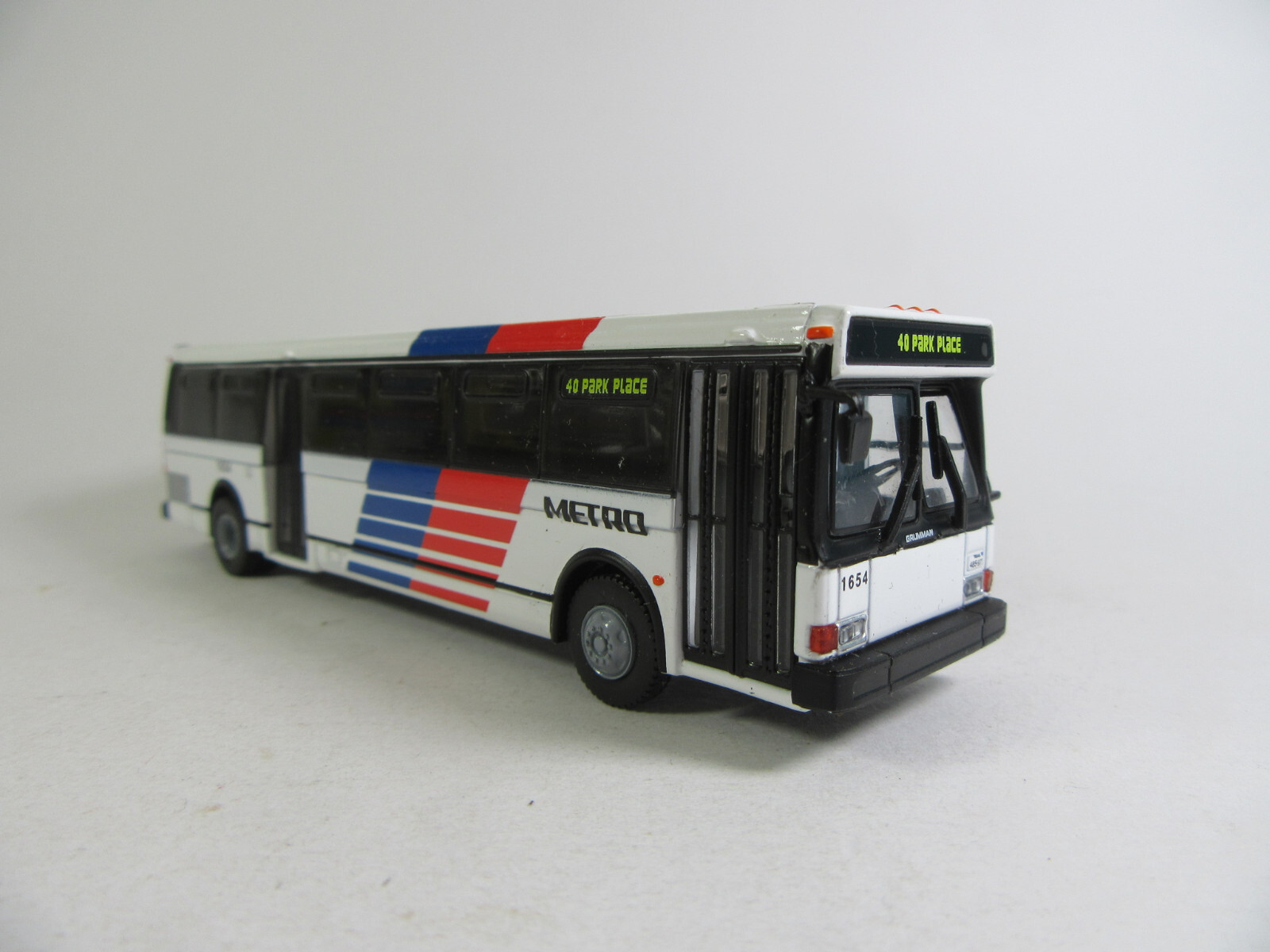 Iconic Replicas 1:87 1980 Grumman 870 Transit Bus Houston Texas USA