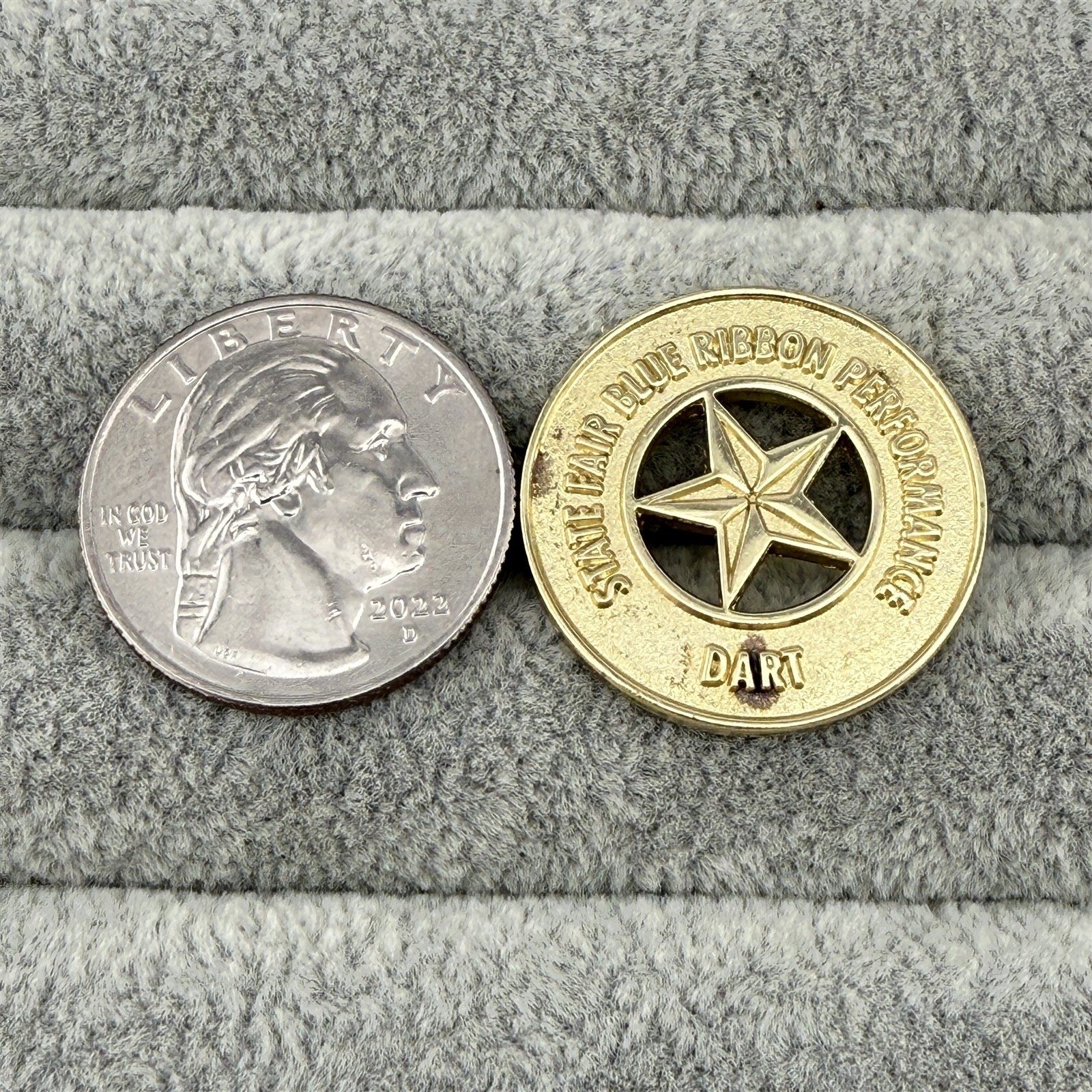 Vintage Texas State Fair Blue Ribbon Performance DART Dallas Pin Pinback #63870