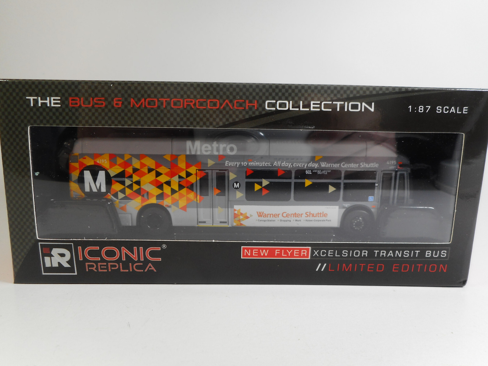 Iconic Replicas 1:87 New Flyer XN40 L.A. Warner Center Bus USA