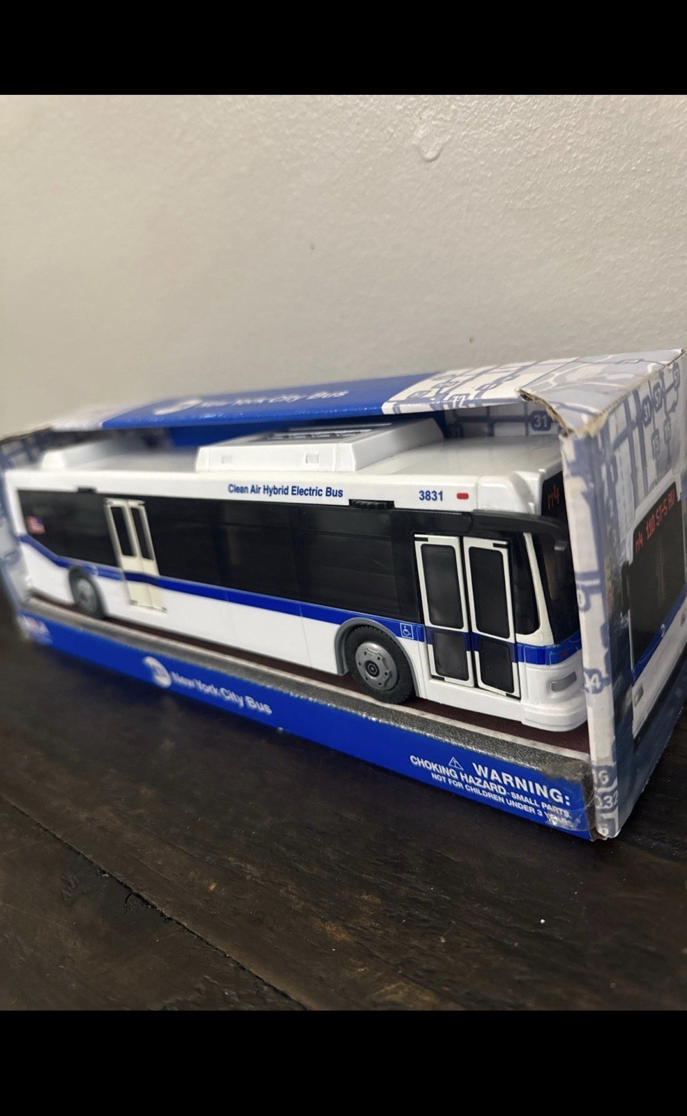 Daron MTA New York City Bus Collectible Model Clean Air Hybrid Electric
