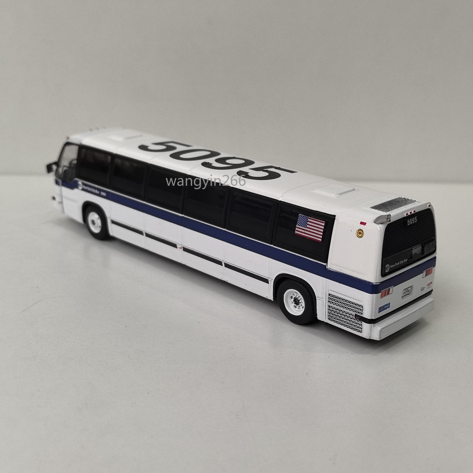 Iconic Replicas HO 1/87 MTA New York City Transit Bus Diecast Model