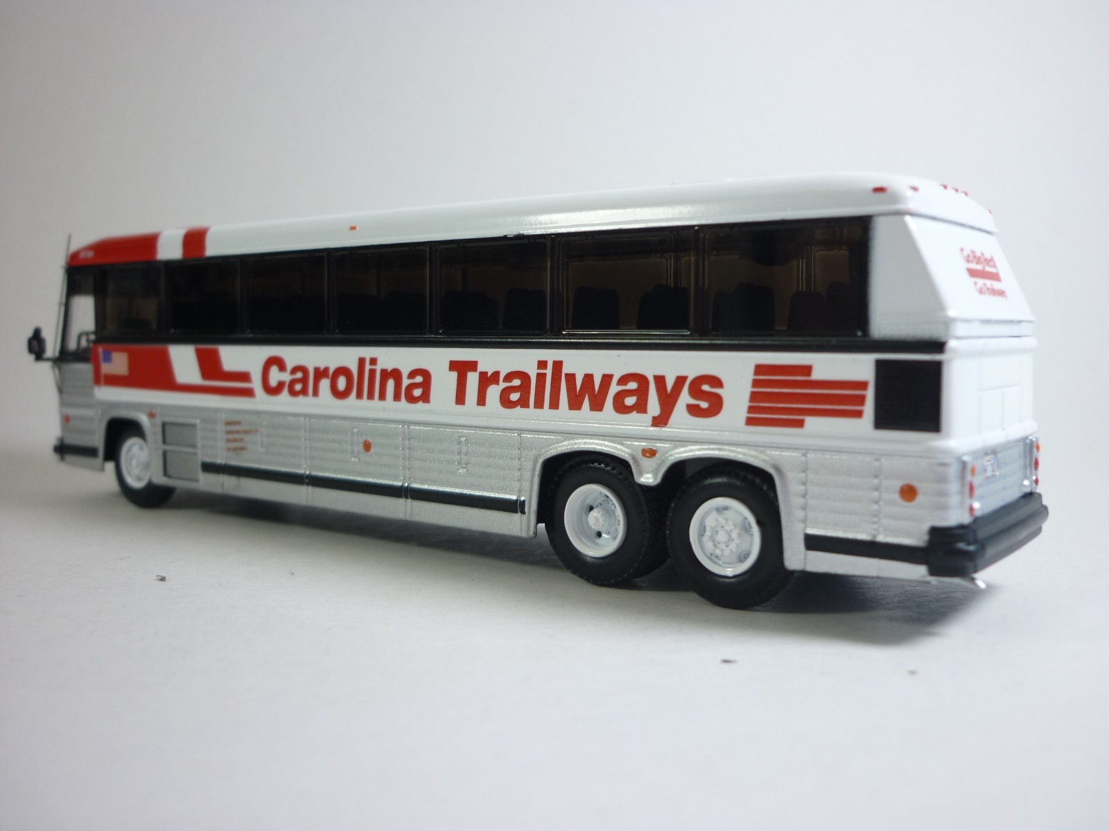 Iconic Replicas 1:87 MCI 9 Crusader II Bus Carolina Trailways USA, With OVP