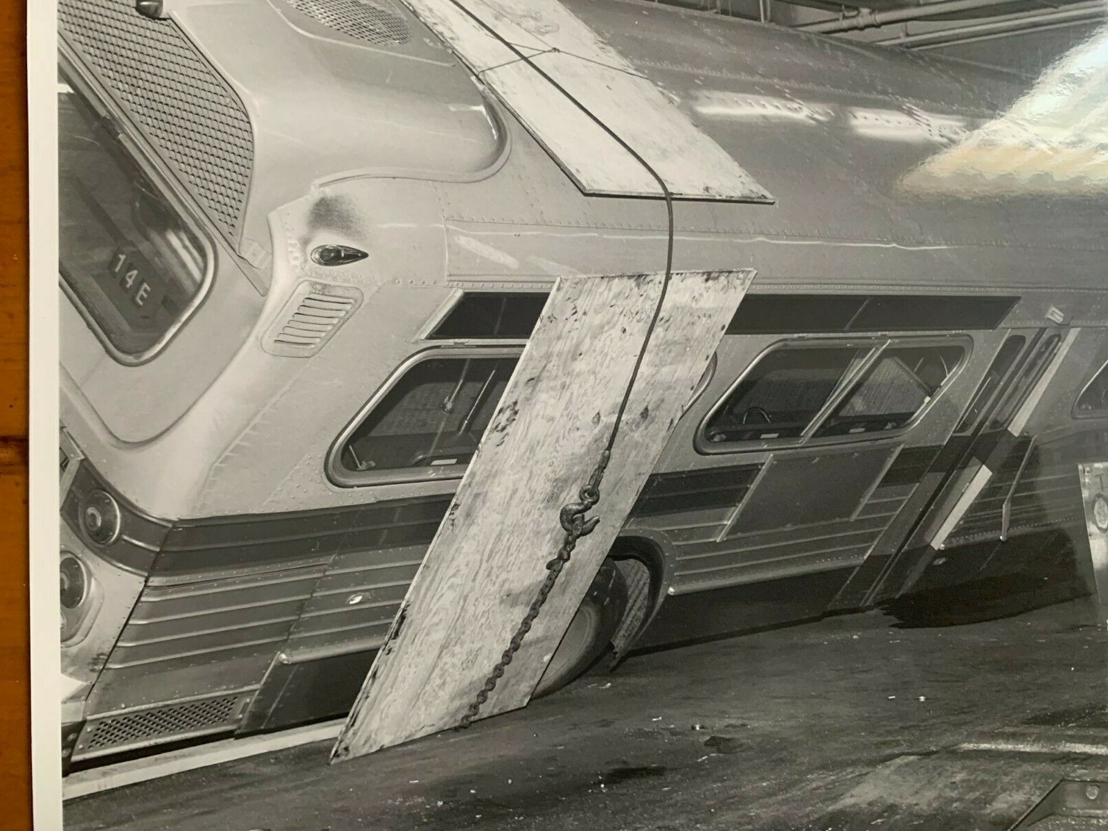 8X10 NY NYC BUS B&W PHOTOGRAPH DEPOT GARAGE REPAIR VINTAGE DEC. 1977 COLLECTIBLE
