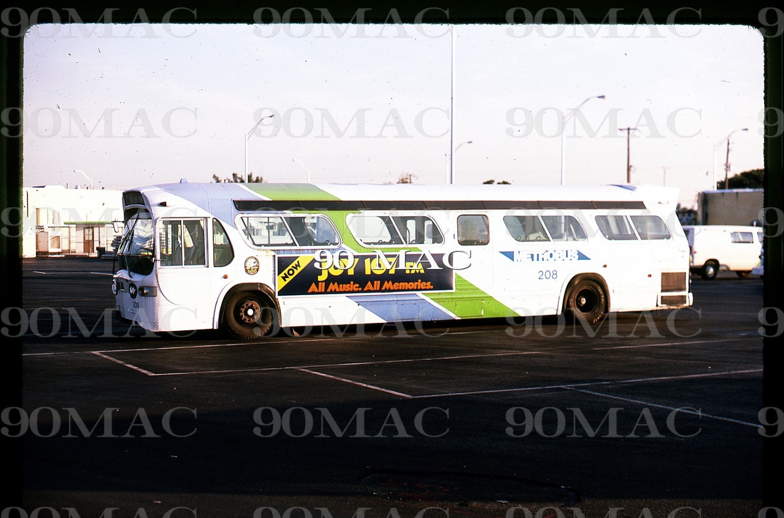 MIAMI-DADE TRANSIT. GM COACH BUS #208. Miami (FL). Original Slide 1986.