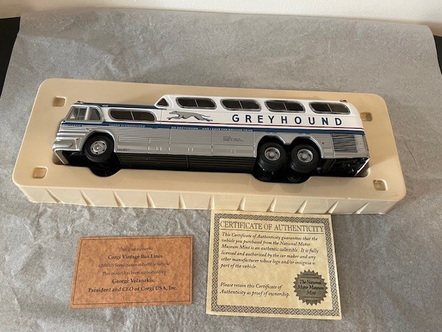 1:50 GREYHOUND BUS PHILADELPHIA BOUND BUMPER MISSING :VERY GOOD VTG CONDITION!