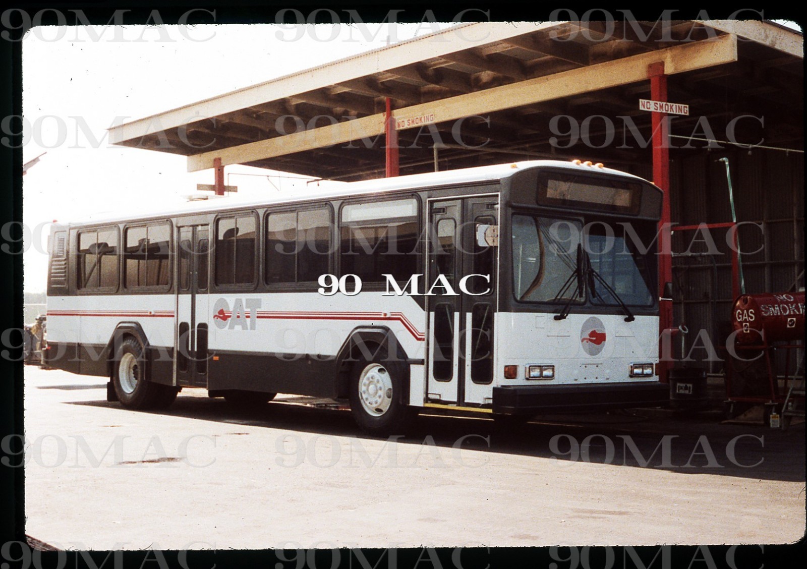 GILLIG BUS FACTORY. Hayward (CA). Orig. Slide 1990. CERES (CA) CAT 29 Footer.(A)