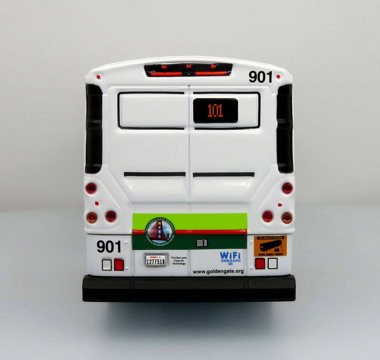 MCI D4500CT Coach Bus Golden Gate Transit-Calif. 1:50 Scale Iconic Replicas ABS