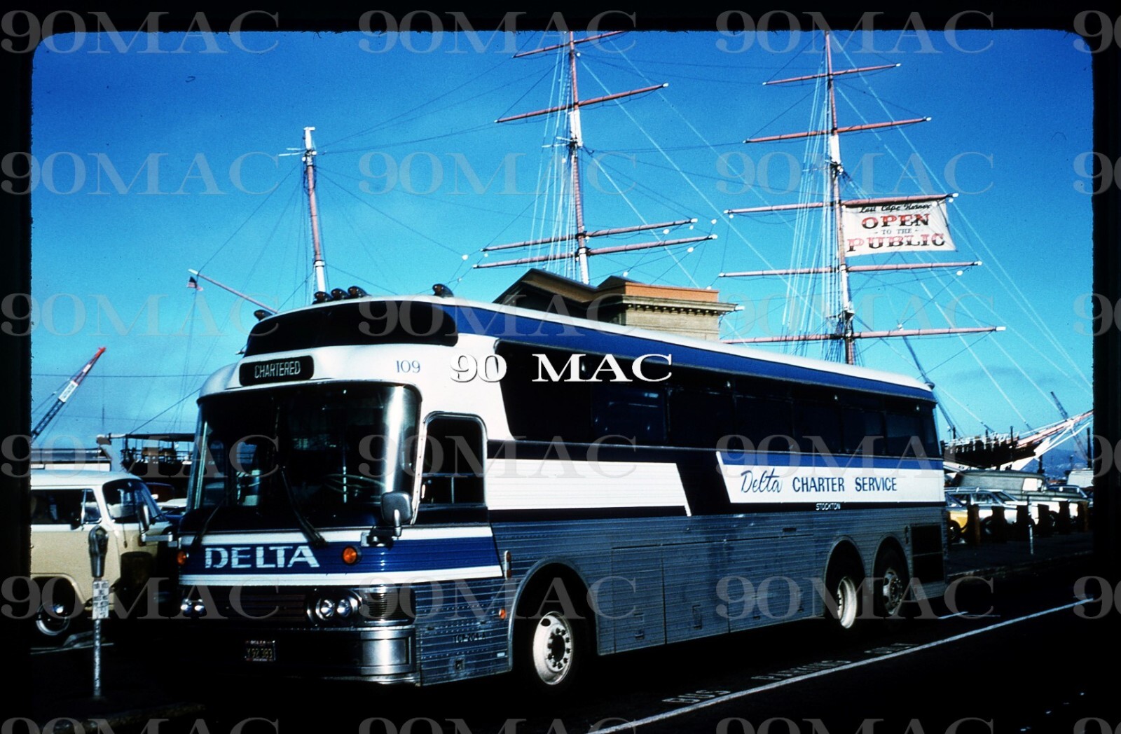 DELTA CHARTER. EAGLE BUS #109. SFO (CA). Original Slide 1977.