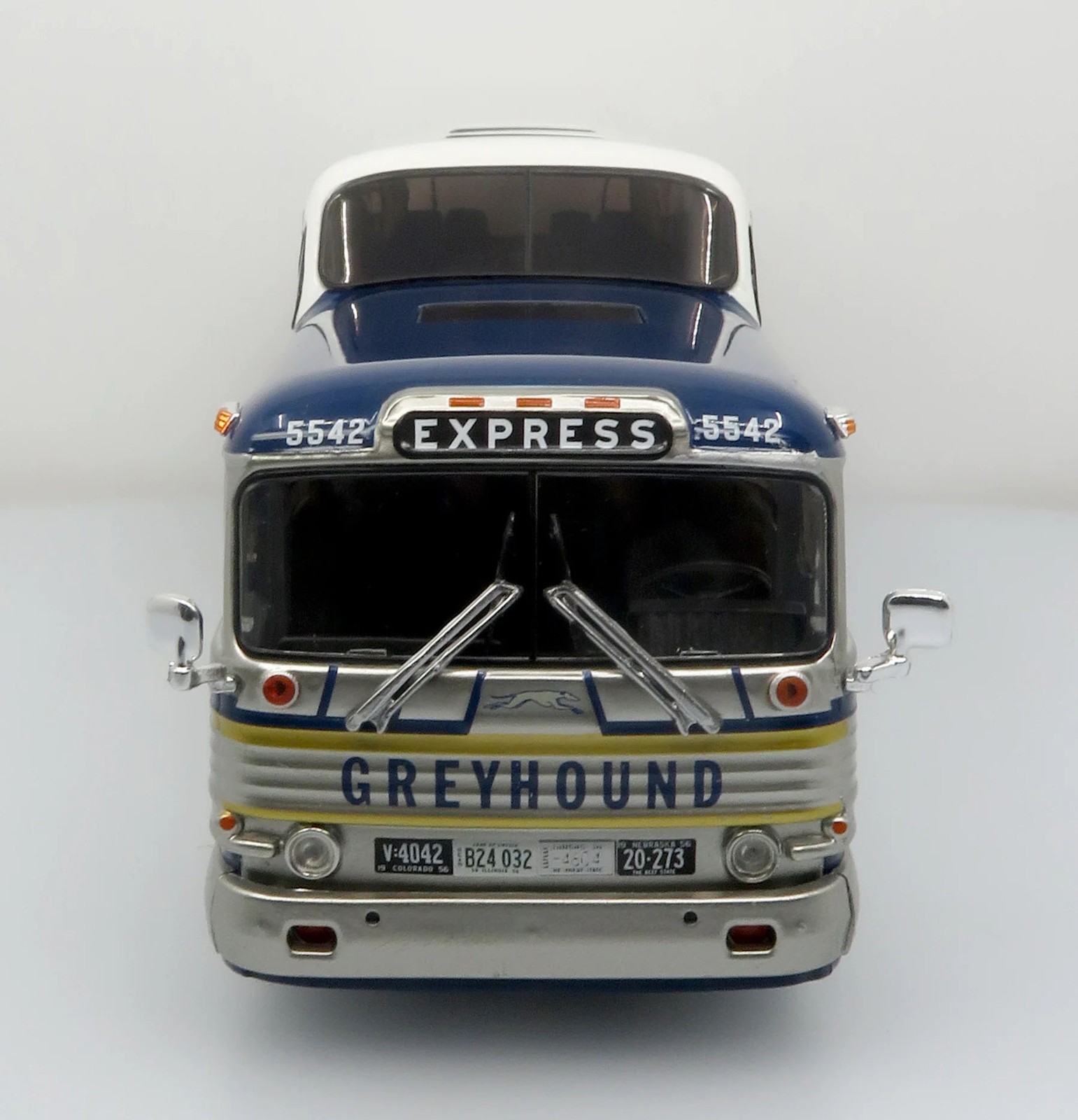 Greyhound Scenic Cruiser Bus Gold Stripe 50th Anniv. 1/43 Scale Iconic Replica