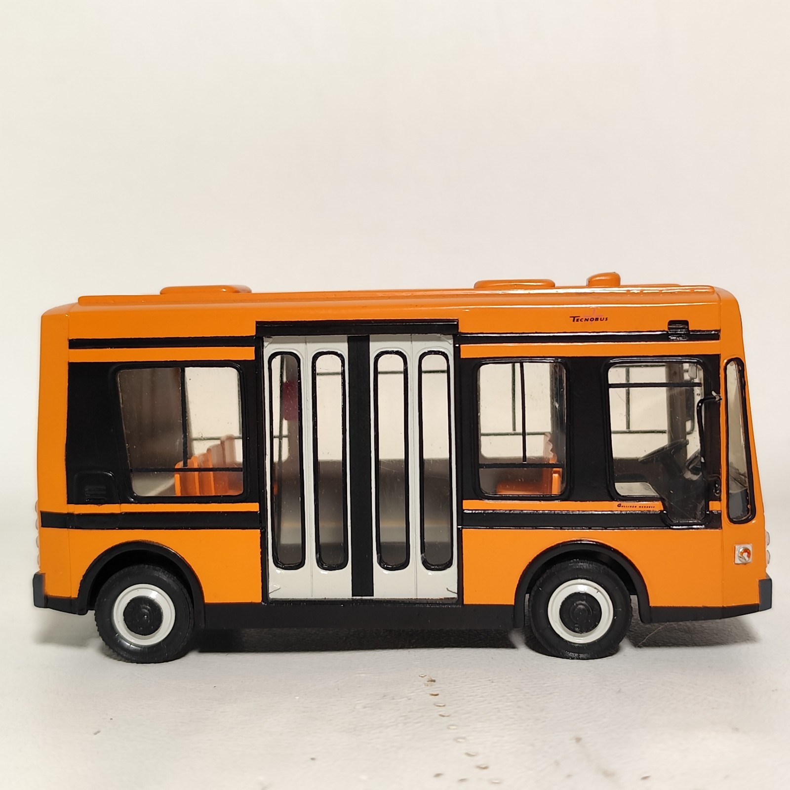 1:43 St. Petersburg Tecnobus Gulliver 1992 Mini Bus Ref 217