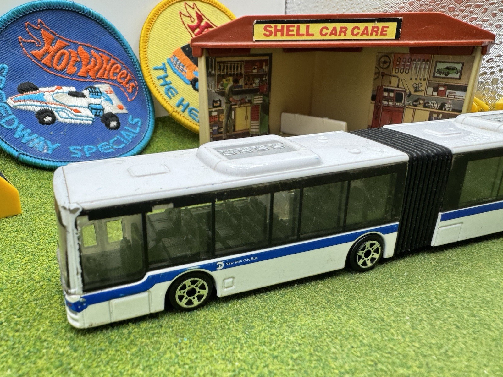 Daron MTA New York City Bus 16″ Articulated Bus Realtoy NYC 1/64