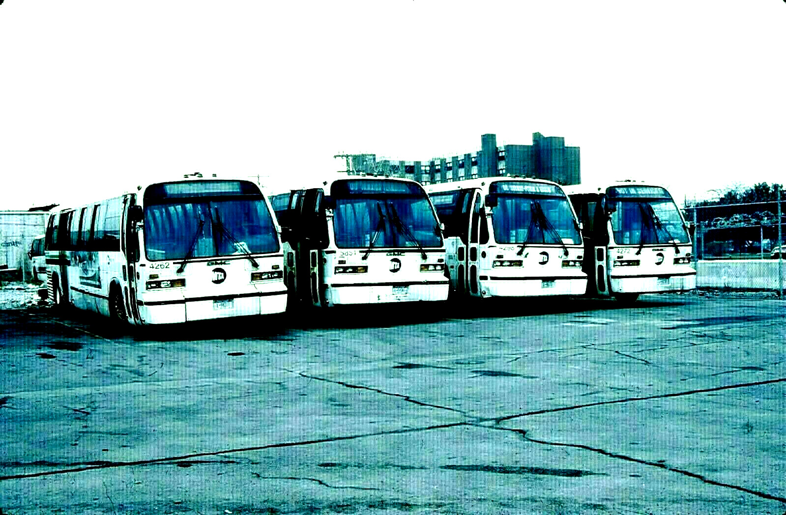 ORIGINAL KODACHROME SLIDE MTA BUS GM-RTS #4262, 5851, 4296, 4272 FAR ROCK 4/1/06