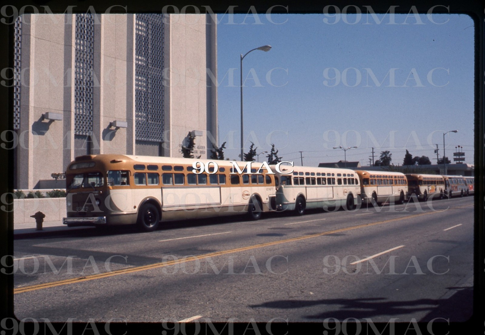 SCRTD-RTD. Los Angeles (CA). Original Slide 1974. BUS #2327. (1)