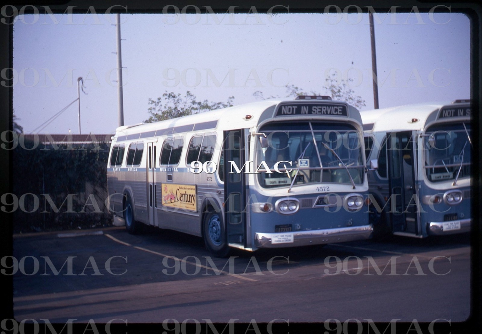 SMMBL. GM COACH BUS #4572. Santa Monica (CA). Original Slide 1969.