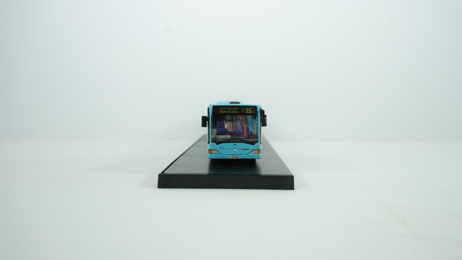 Creative Master 1/76 Mercedes University East London Articulated Bus 5104 NEW B1