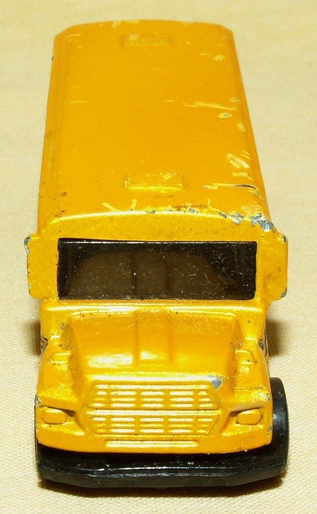 SCHOOL BUS HOT WHEELS FORD HIGH FLAMES SERVING SINCE 1968 1988 THAILAND 1:64.