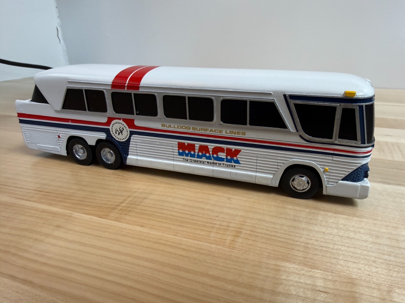 Mack MV-620D “Bulldog Surface Lines” – Robert Garrett custom model bus