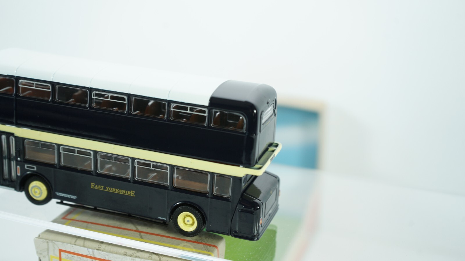 EFE Gilbow 1/76 Daimler MCW Fleetline East Yorkshire D/Deck Bus Item 18012 G3