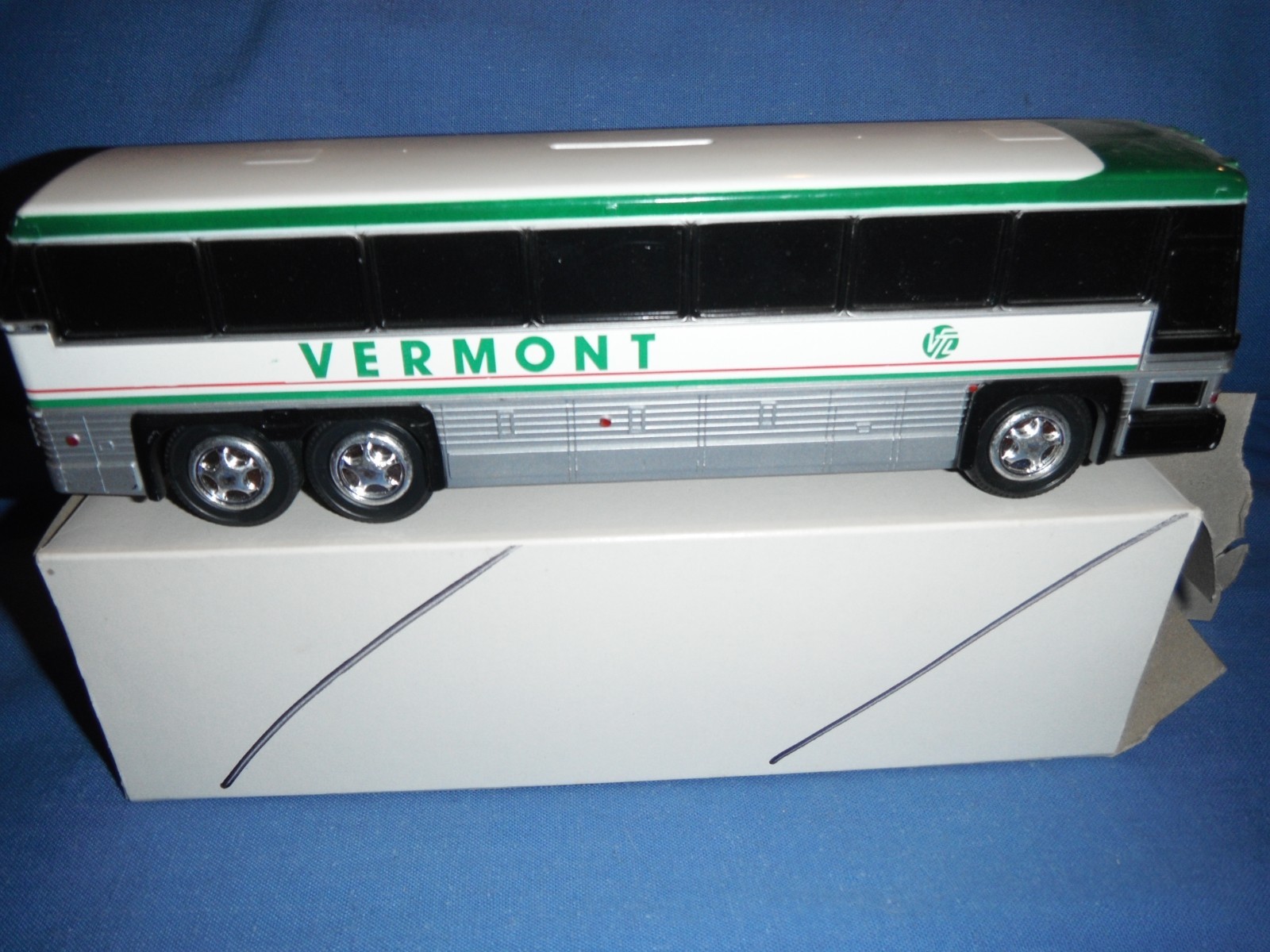 Vermont vintage Jimson bus 10″ long plastic bank Boxed