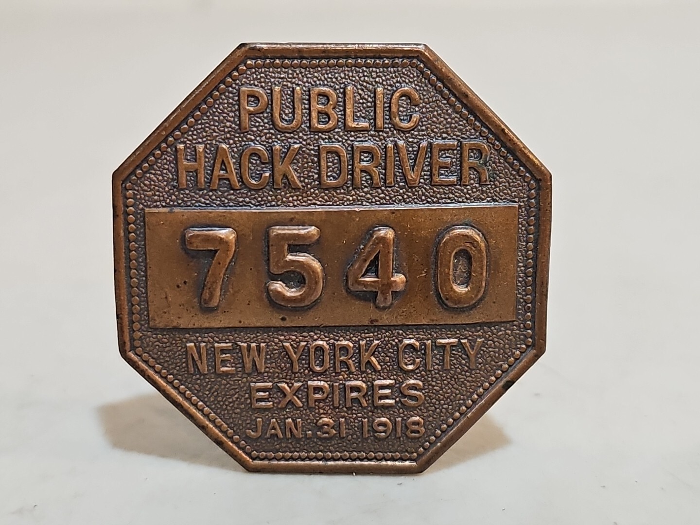 SUPER EARLY RARE 1918 New York Public Hack Driver Badge 7540. EXCELLENT CONDITIO