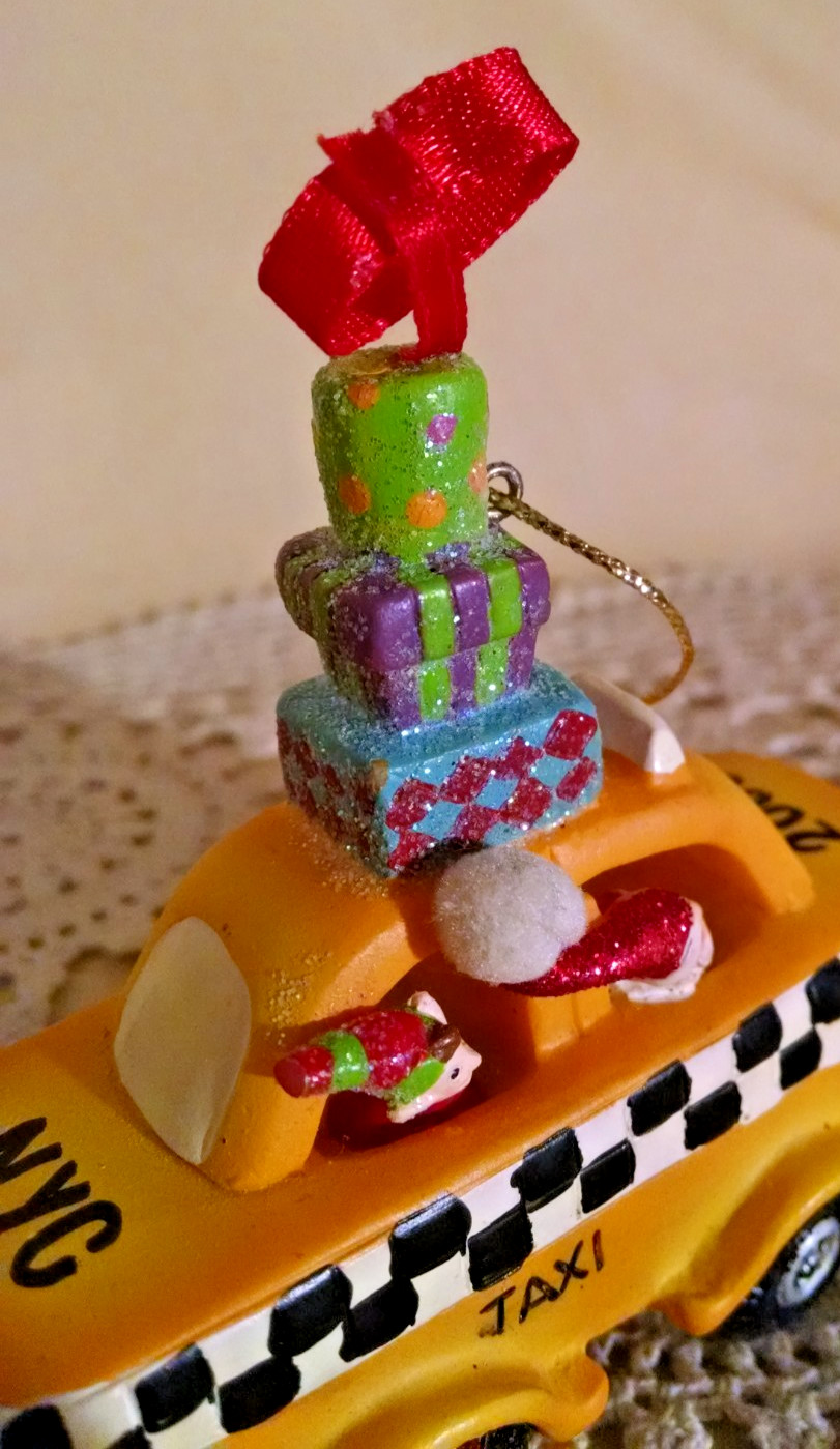 Taxi Cab Ornament New York City NYC 2006 Santa Claus Elf Gifts 2005 DT-K Resin