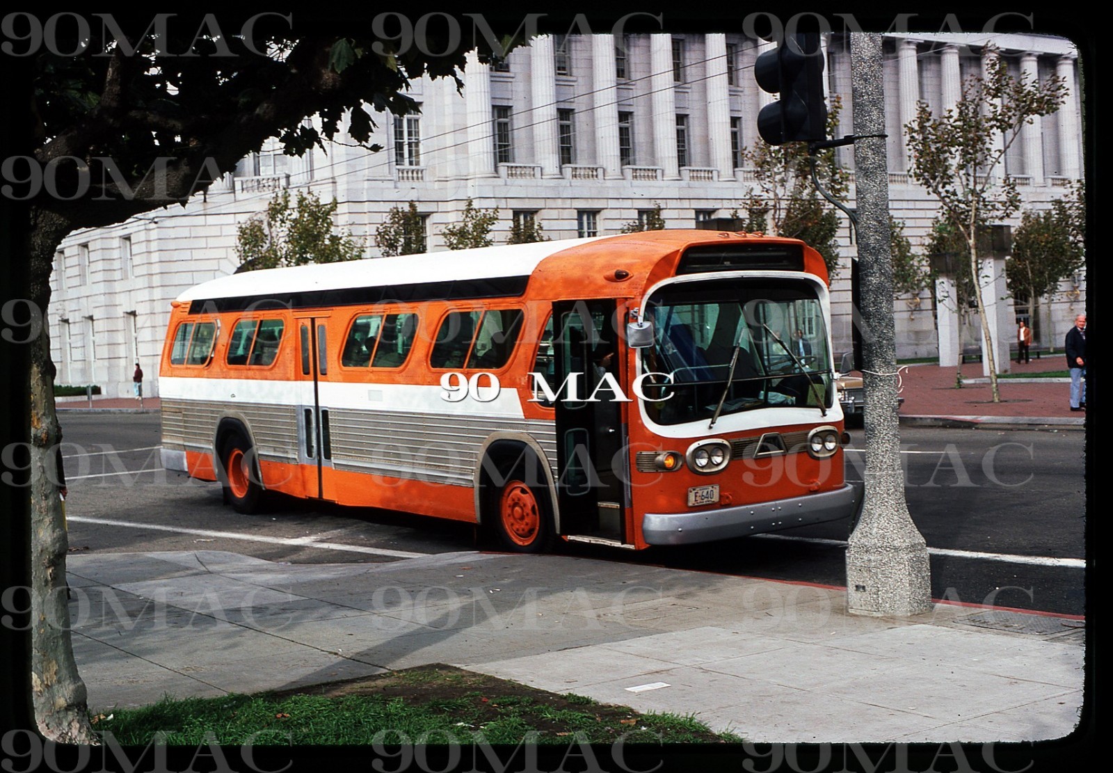 TRI-MET. RETIRED GM COACH BUS. Portland (OR). 2 Original Slides 1979.
