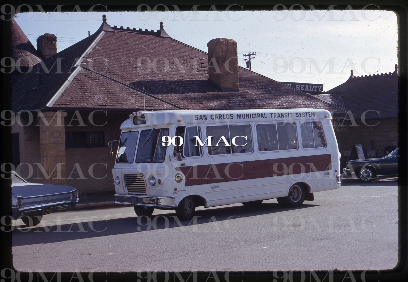 SAN CARLOS MUNI TRANSIT. MiniBus #77. San Carlos (CA). Original Slide 1974. (A)