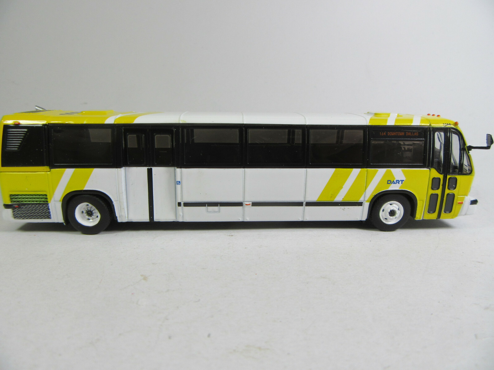 Iconic Replicas 1:87 Bus GMC RTS Bus Dallas DART USA