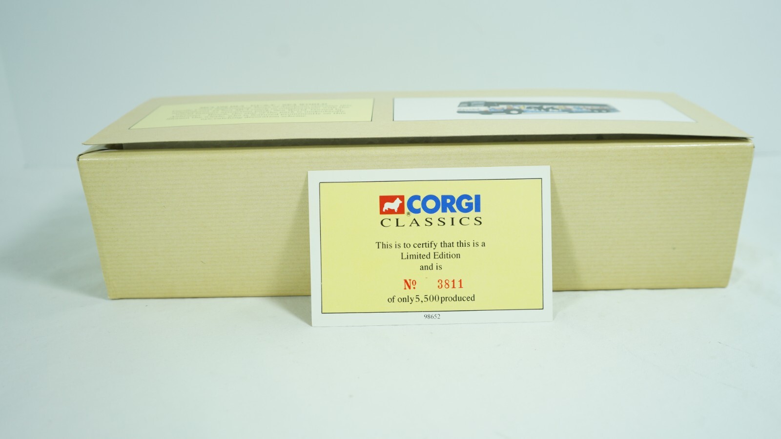 Corgi 1/50 Diecast MCI 102 DL3 Seaworld PCST Coach Bus Item 98652 NEW F1D