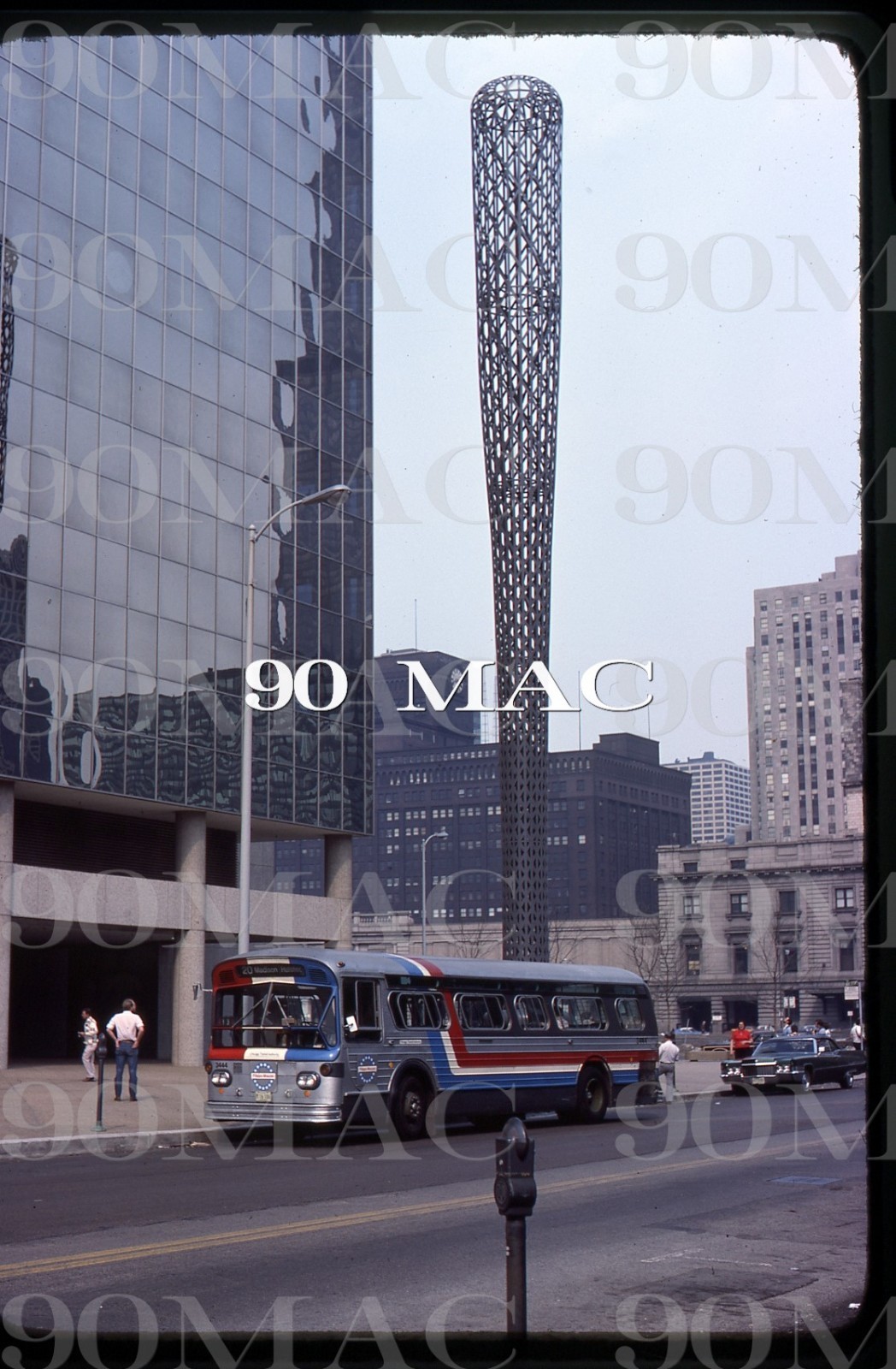 CTA. FLXIBLE BUS #3444. Chicago (IL). Original Slide 1977. BAT COLUMN!